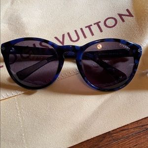 Blue Sperry Topsider sunglasses
